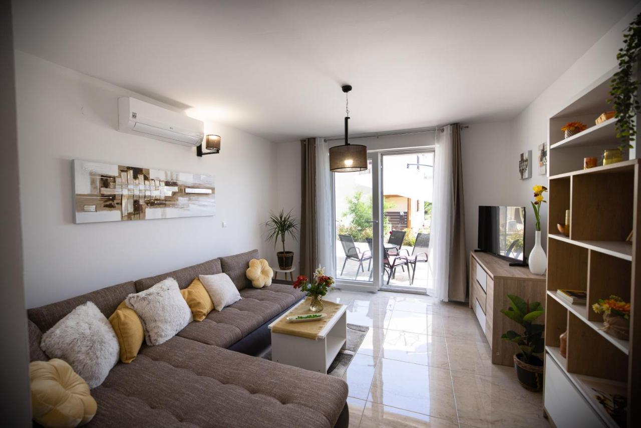 Apartmani Lelu Pridraga Exterior photo