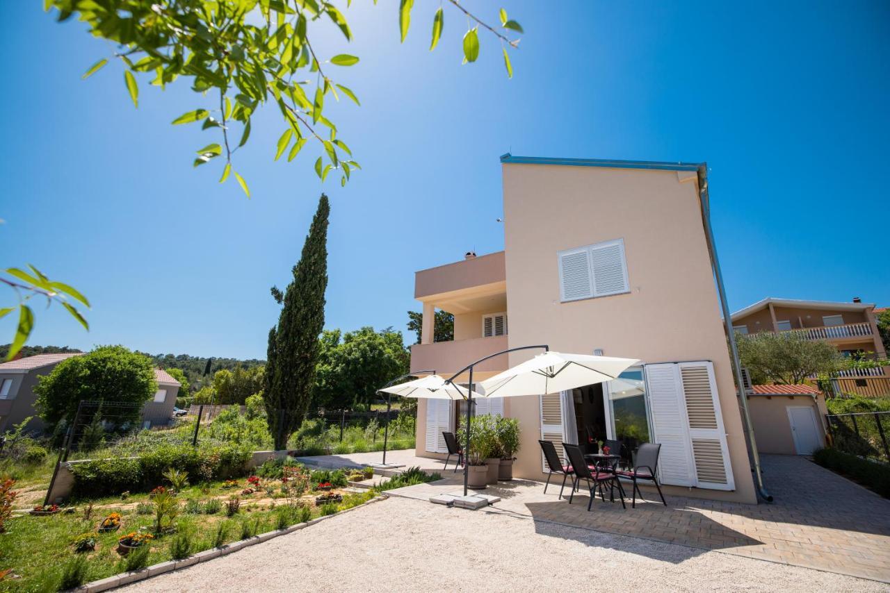 Apartmani Lelu Pridraga Exterior photo