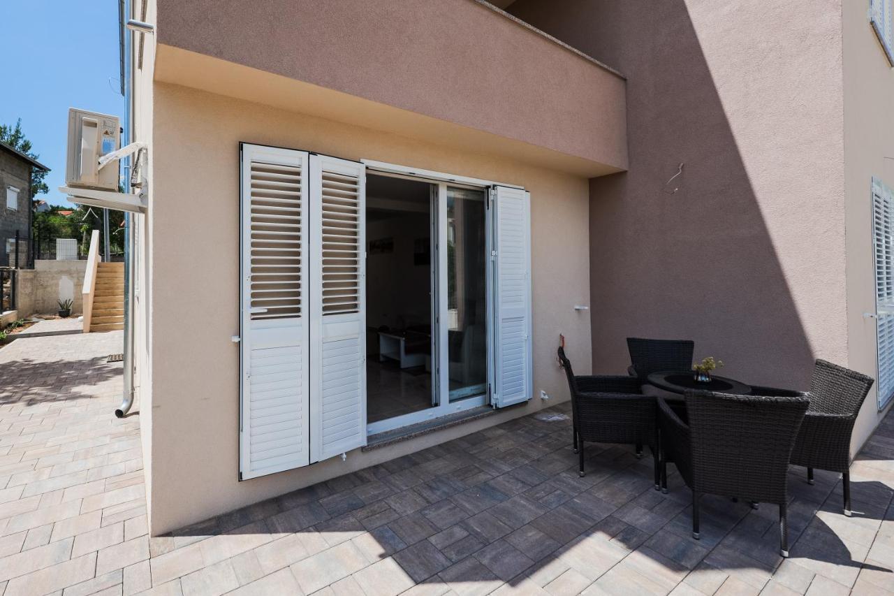 Apartmani Lelu Pridraga Exterior photo