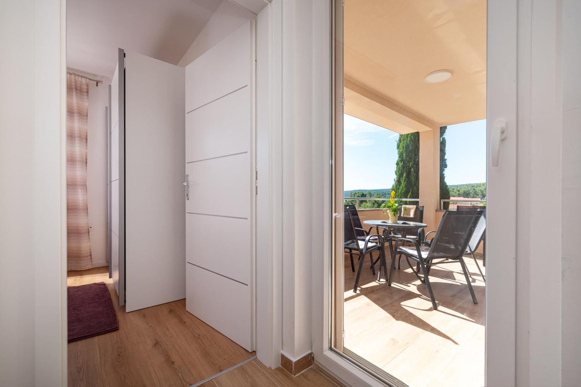 Apartmani Lelu Pridraga Exterior photo